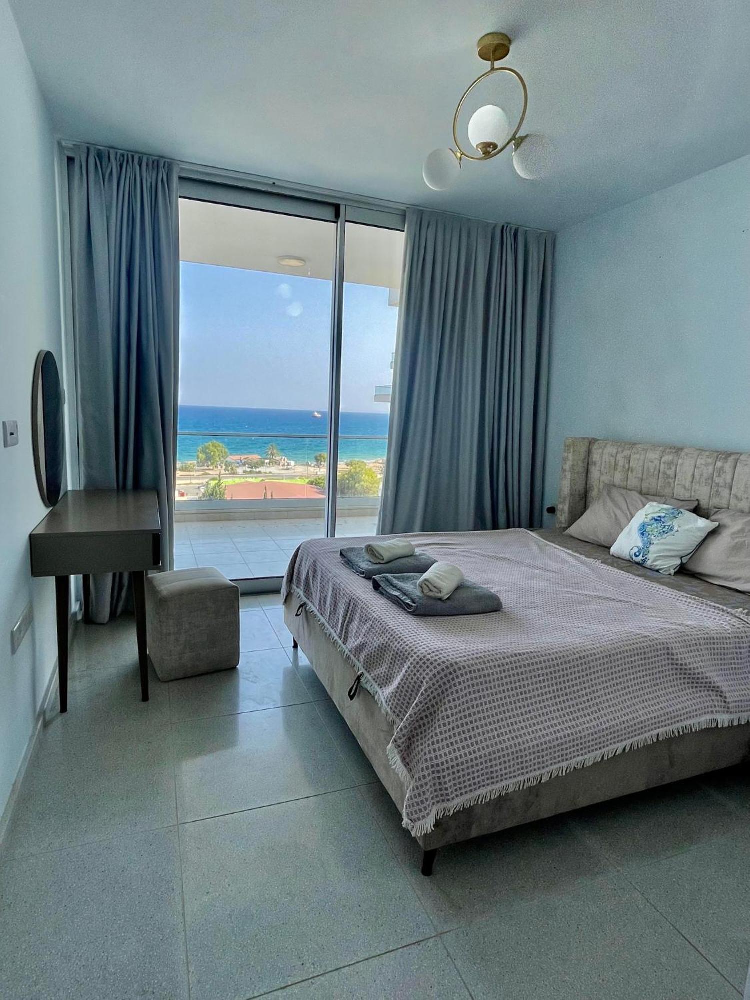 Sea View Suites By The Coast Famagusta  Zewnętrze zdjęcie