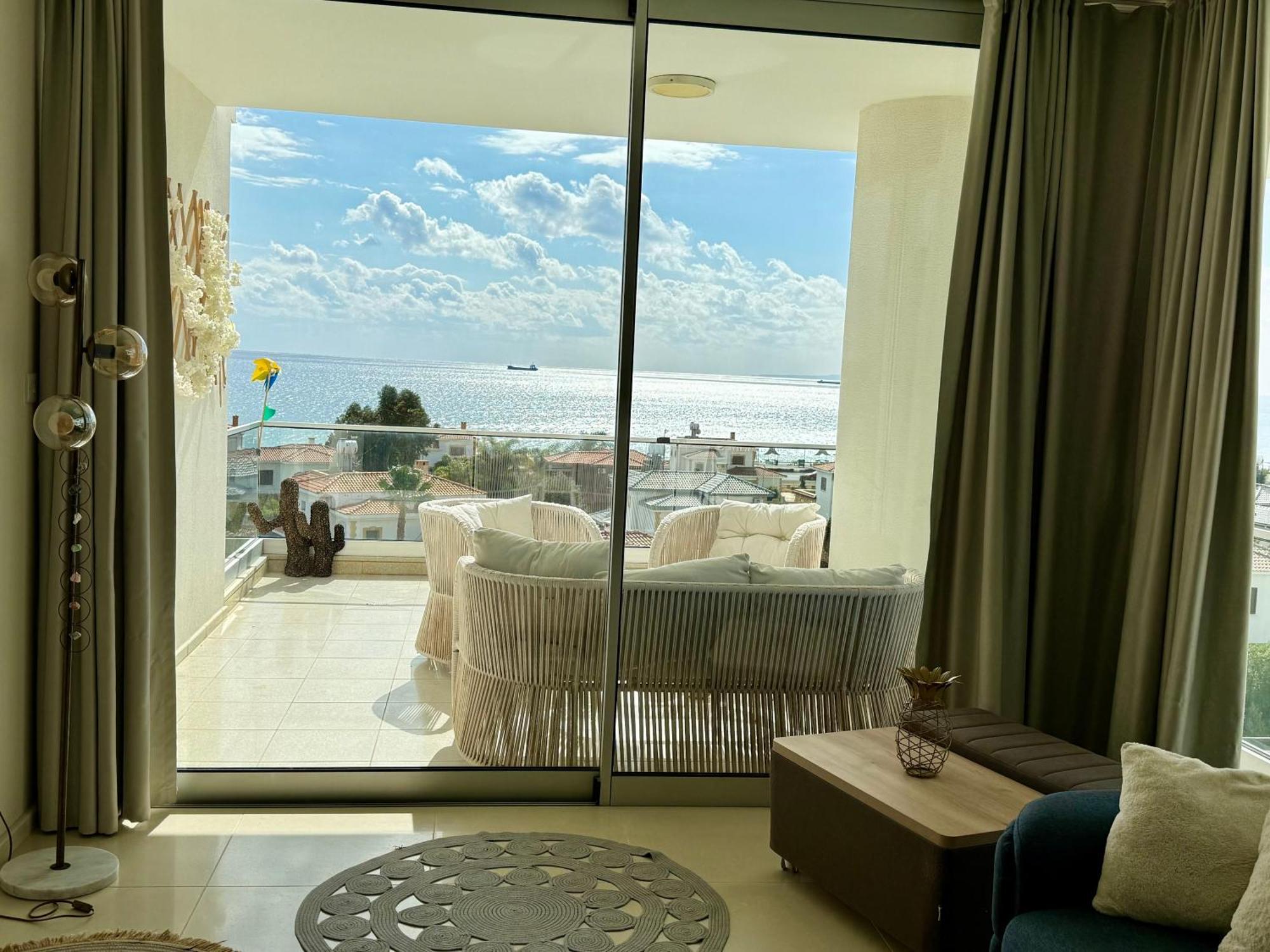 Sea View Suites By The Coast Famagusta  Zewnętrze zdjęcie