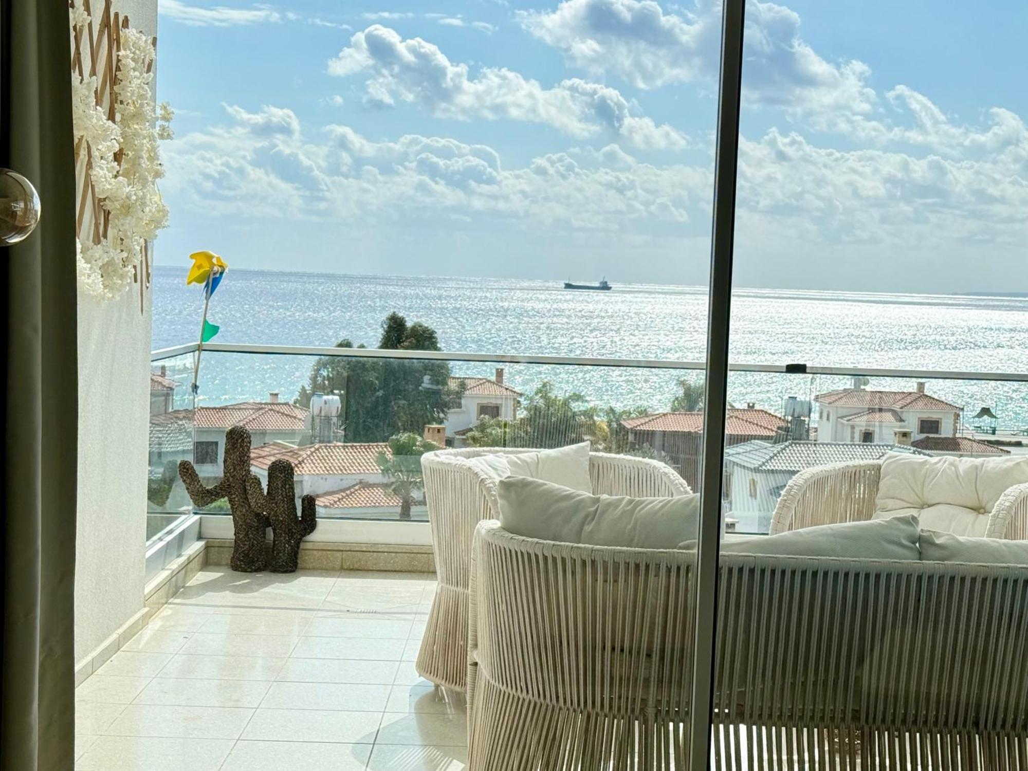 Sea View Suites By The Coast Famagusta  Zewnętrze zdjęcie